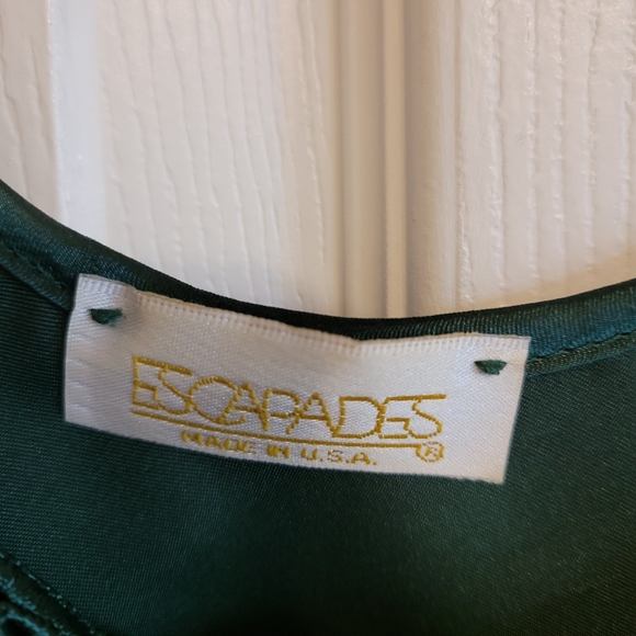 Escapades women's satin like green with embroidered trim camisole size small - Picture 10 of 14
